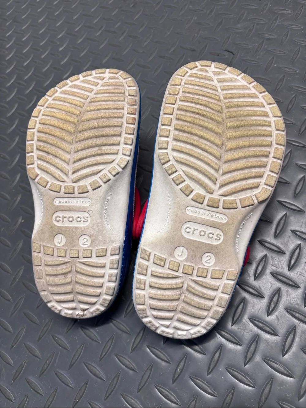 Hello Kitty Crocs - Picture 4 of 4